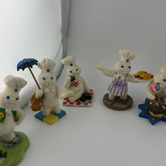 The Pillsbury Doughboy Danbury Mint Ceramic Figurines Jan-Dec 1997 VTG Bundle - Picture 4 of 16